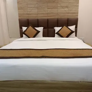 The Seven's 2*, Varanasi India